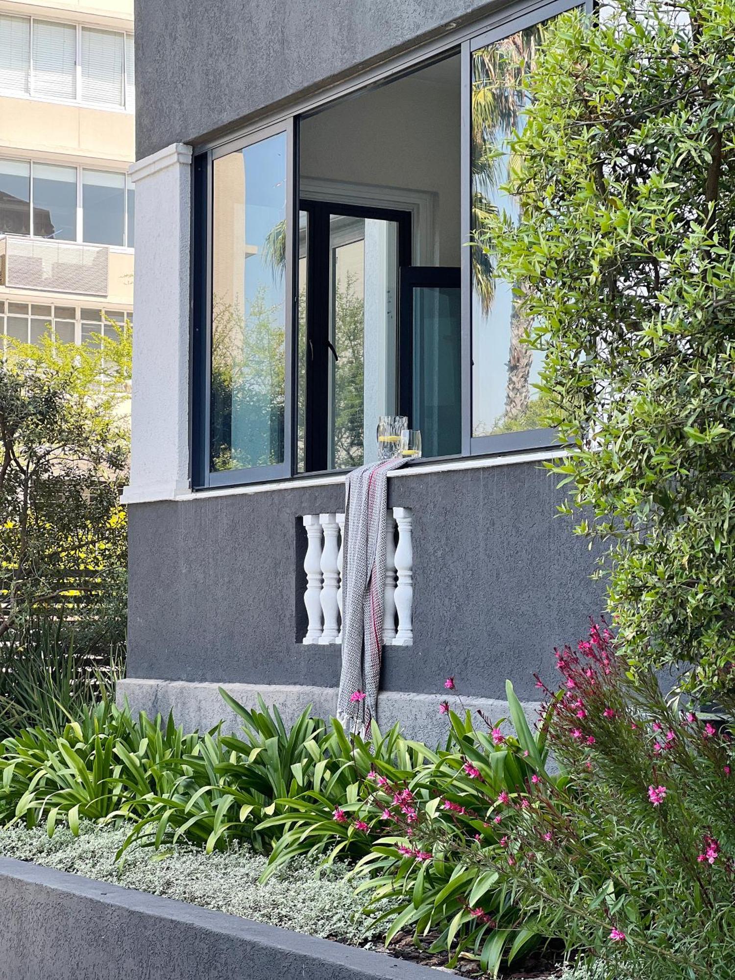 Apartment Warwick Mansions 1 *